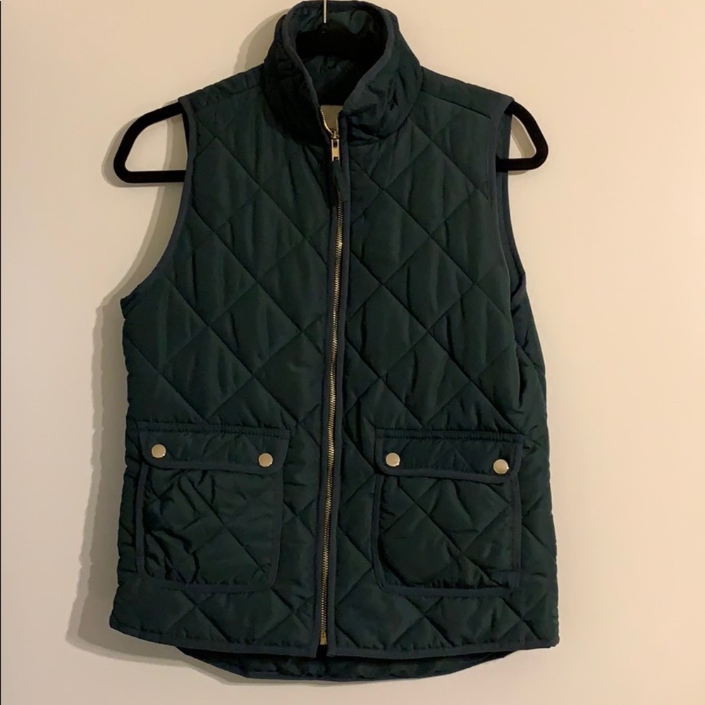 Green vest with gold details. Great condition!